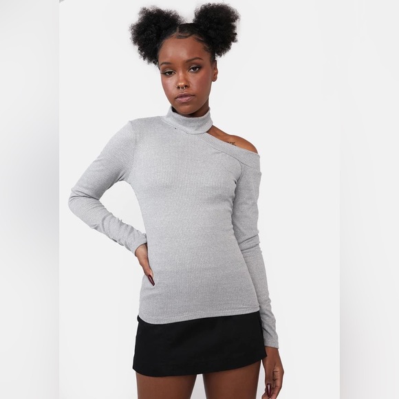 Brand New Shoulder Top - Picture 2 of 4